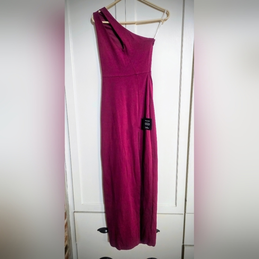 NWT long, straight, formal gown, prom dress, in deep fushia, one shoulder